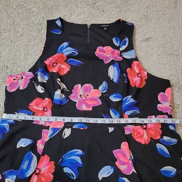 Torrid Floral Print Georgette High Neck Maxi Dress Size 22. - Picture 7 of 11
